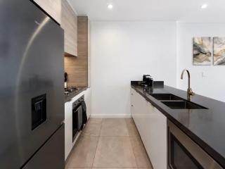 Ocean Views Lvl 46 - 2BR skyhome - 2 Pools, Gym - beachfront - 7