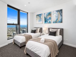 Ocean Views Lvl 46 - 2BR skyhome - 2 Pools, Gym - beachfront - 6