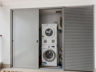 Modern 2 Bdr Rockingham Apt inc Balcony & Parking - 2