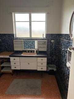 Springvale Hub - Beautiful & spacious queen bed room - 2