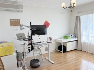 Springvale Hub - Beautiful & spacious queen bed room - 4