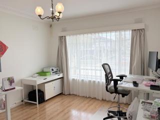 Springvale Hub - Beautiful & spacious queen bed room - 5