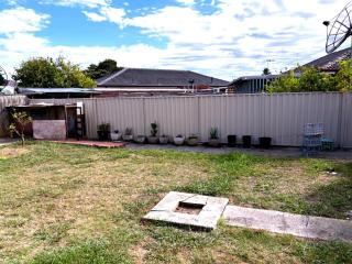 Springvale Hub - Beautiful & spacious queen bed room - 7