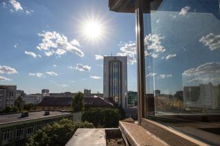 Spacious Penthouse with Terrace and City-View - 9
