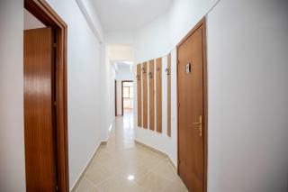 Spacious Penthouse with Terrace and City-View - 5