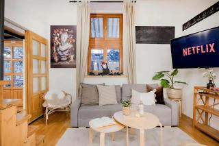 Central Garden Retreat 4BR Oasis in Jewish Quarter - Budapest - 1