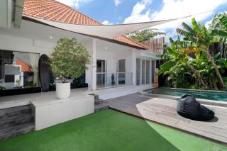 Spacious modern 2 BR villa private pool in Canggu - 8