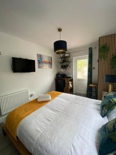 En- suite double room with private entrance - 1