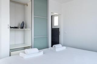 Cozy 1BR Sea View & Pool in Agios Tychonas - 4