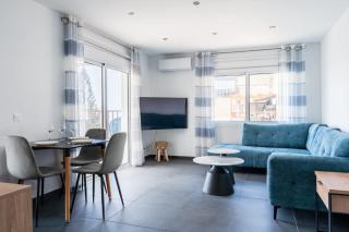 Cozy 1BR Sea View & Pool in Agios Tychonas - 3