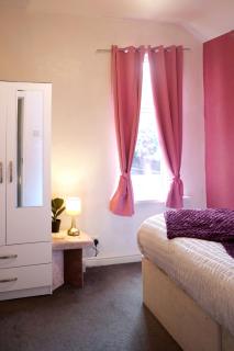 Double Room near football stadium, perfect for contractors and fans - 7