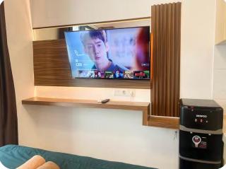 Sky House Apartment BSD with Smart TV 43 inch Near AEONmall, The Breeze, ICE BSD by Lavrea Modern Living - 2