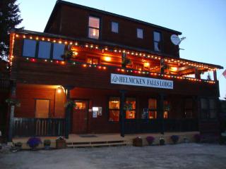 Helmcken Falls Lodge Cabin Rooms and RV Park - Clearwater - 1