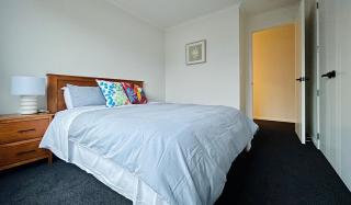 Willow & Light Spacious Warm 4BR Family Retreat - 4