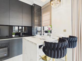 Sol Marina 6 Riverside Apartment Balkon, Parking & AC by Solarento - 3