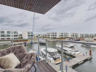 Sol Marina 6 Riverside Apartment Balkon, Parking & AC by Solarento - 8