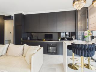 Sol Marina 6 Riverside Apartment Balkon, Parking & AC by Solarento - 5