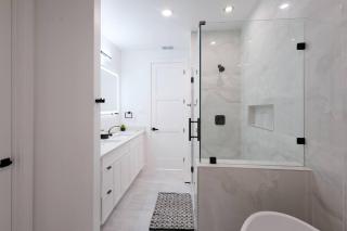 Modern Home Near Grandscape 4BR 4.5BA - 8