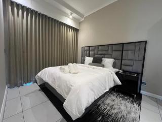 Menlyn Maine Luxury Apartment - 7