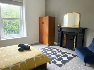 Elegant 2-bed coastal apartment, Westbourne Dorset - 1