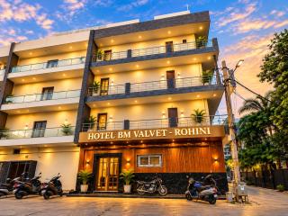 Hotel The BM Near Max & Fortis Hospital Shalimar Bagh I Spacious Rooms I Most Preferred Hotel Near Shalimar Bagh - 7