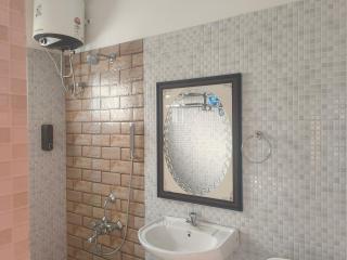 The Underconstruction Guesthouse - 5