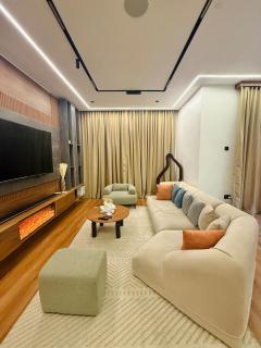 Modern 2 bedroom unit spacious neat and secure Lekki orange unit - 7