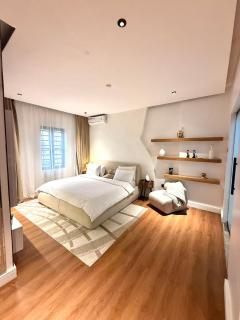 Modern 2 bedroom unit spacious neat and secure Lekki orange unit - 0