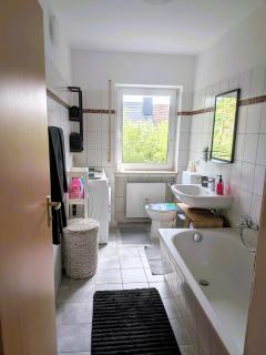 Modernes 2-Zimmer-Apartment mit Balkon & Gartenblick - 1