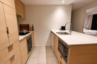 Sleek Broadbeach 2BR Retreat - 1