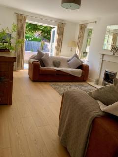 Luxury 3BR House Sleeps 6 NEC Solihull JLR Free Parking - 9