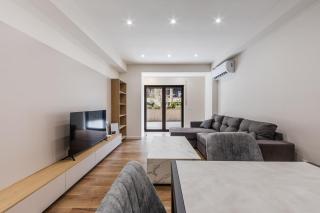 Bright Apartment with Large Terrace & Free Parking by PikHost - 5