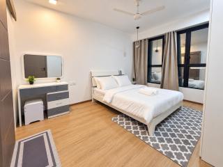 Luxury 3BR - Airport Pickup - Rooftop SeaView Pool Gym Terrace Near Airport - 4
