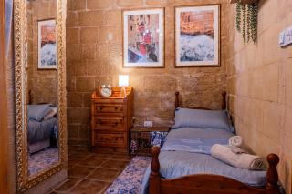 Three Bedroom Townhouse in Bormla Three Cities - 6
