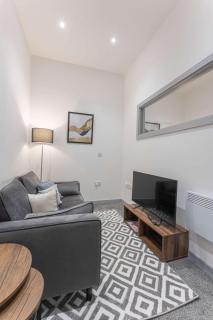 Cosy & Convenient 1 Bedroom Apartment in Dudley - 0