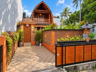 Gubug Kayu Villa with Rice Field View - 7
