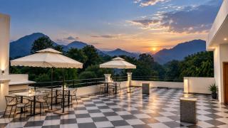 Serenity Hill Resort Near 2Km Fateh Sagar Lake Udaipur - Udaipur - 9