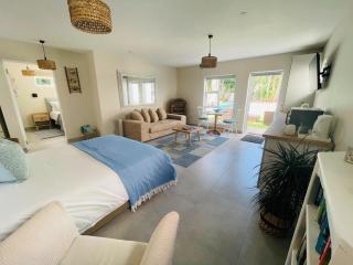 Adrift Guesthouse - 9