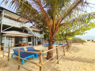 The Coast Boutique - 0