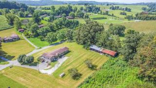 Fox Willow East Tennessee Country Retreat great for Small Wedding, Holiday & Graduations, Pet, Lake Norris, Hiking, Firepit - 2