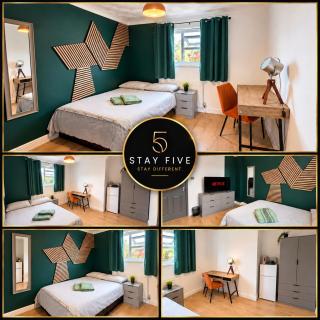 Stylish Double Room with Smart TV & Fridge - 4