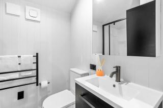 Modern Frankton Villa Your Queenstown Getaway Awaits - 2