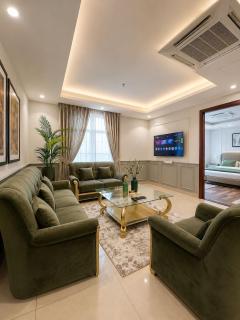 Highline Stays Goldcrest Mall and Residency DHA - 5