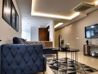 Highline Stays Goldcrest Mall and Residency DHA - 4