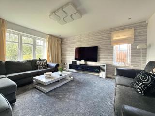 4-Bedroom Home, Fully Equipped in Waverley - 0