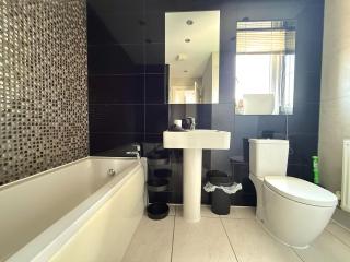 4-Bedroom Home, Fully Equipped in Waverley - 5