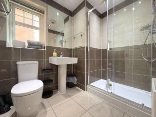 4-Bedroom Home, Fully Equipped in Waverley - 1