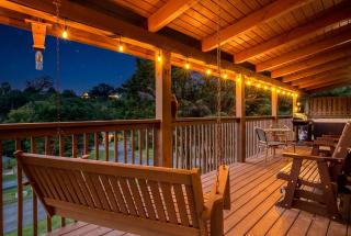Minutes to Dollywood &The Island in Pigeon Forge Hot tubOutdoor FirepitGas GrillIndoor Fireplace - 6