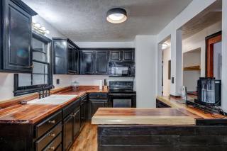 3 Bedroom 2 Bathroom Centralized Modern Home in Johnson City - 4