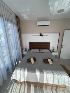 Pool and Sea View 1 Bed Spacious Apartment - 7